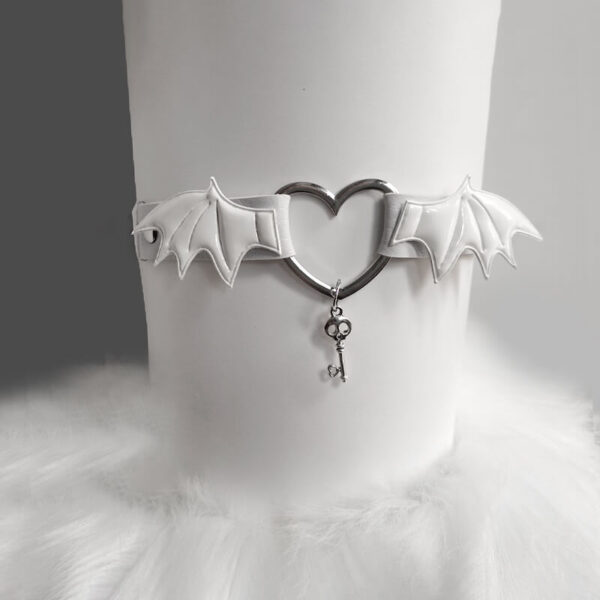 Devil wings heart key garter - Image 2